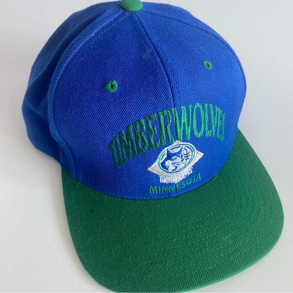 NWOT Retro Minnesota Timberwolves Flat Brim Snapback Hat